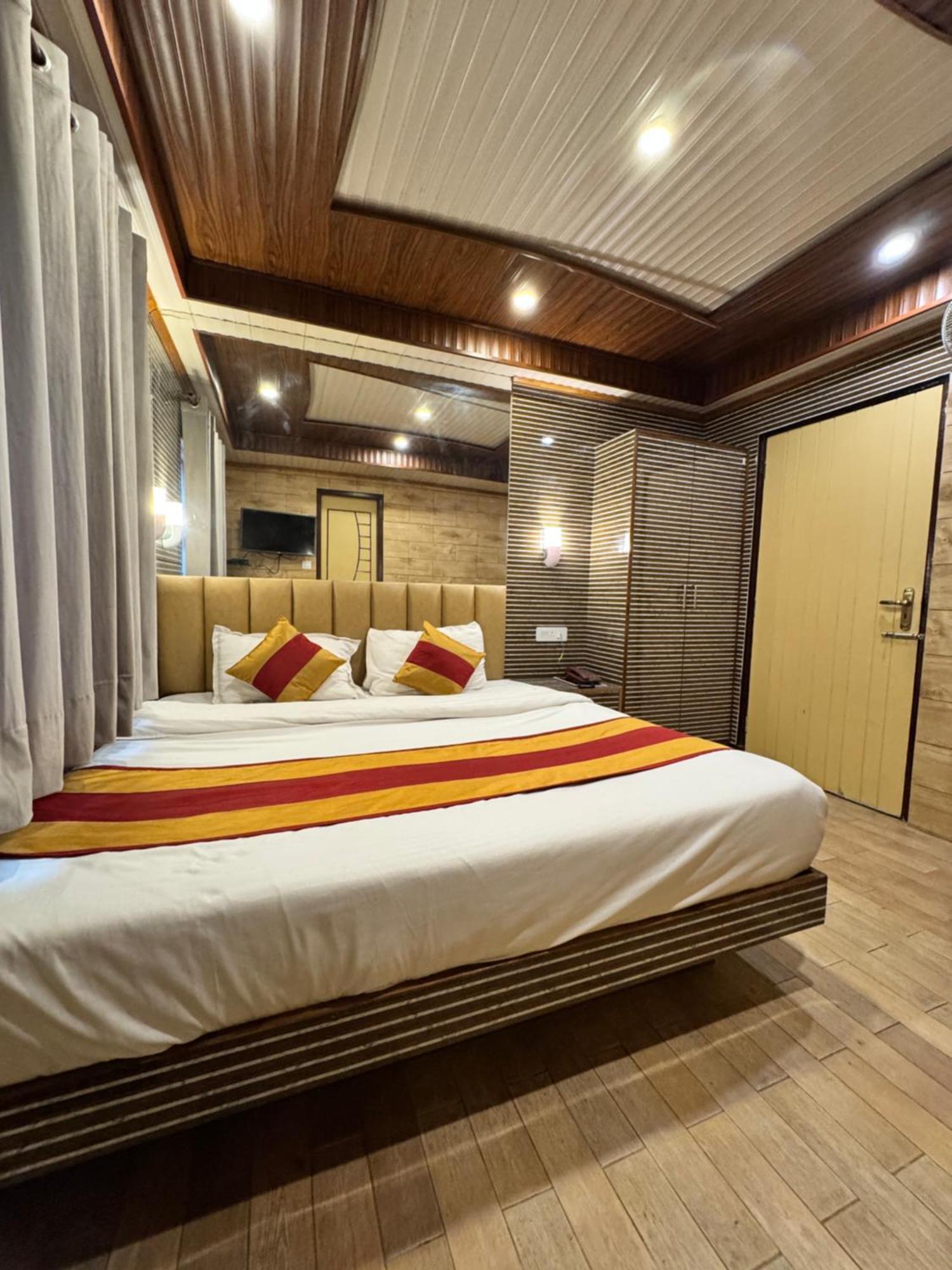 Victory Hotel And Restaurant By Gs Hospitality 심라 외부 사진
