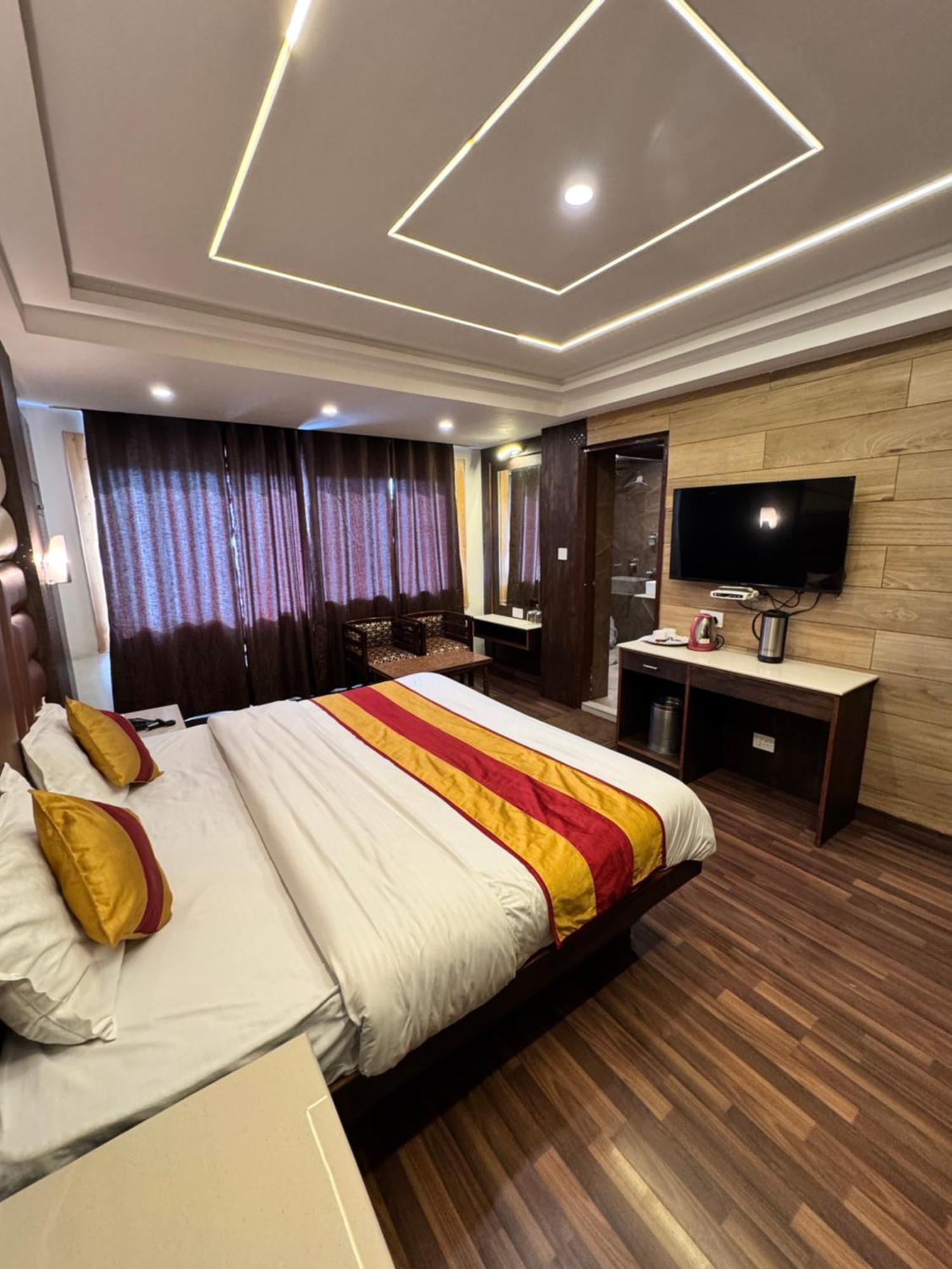 Victory Hotel And Restaurant By Gs Hospitality 심라 외부 사진
