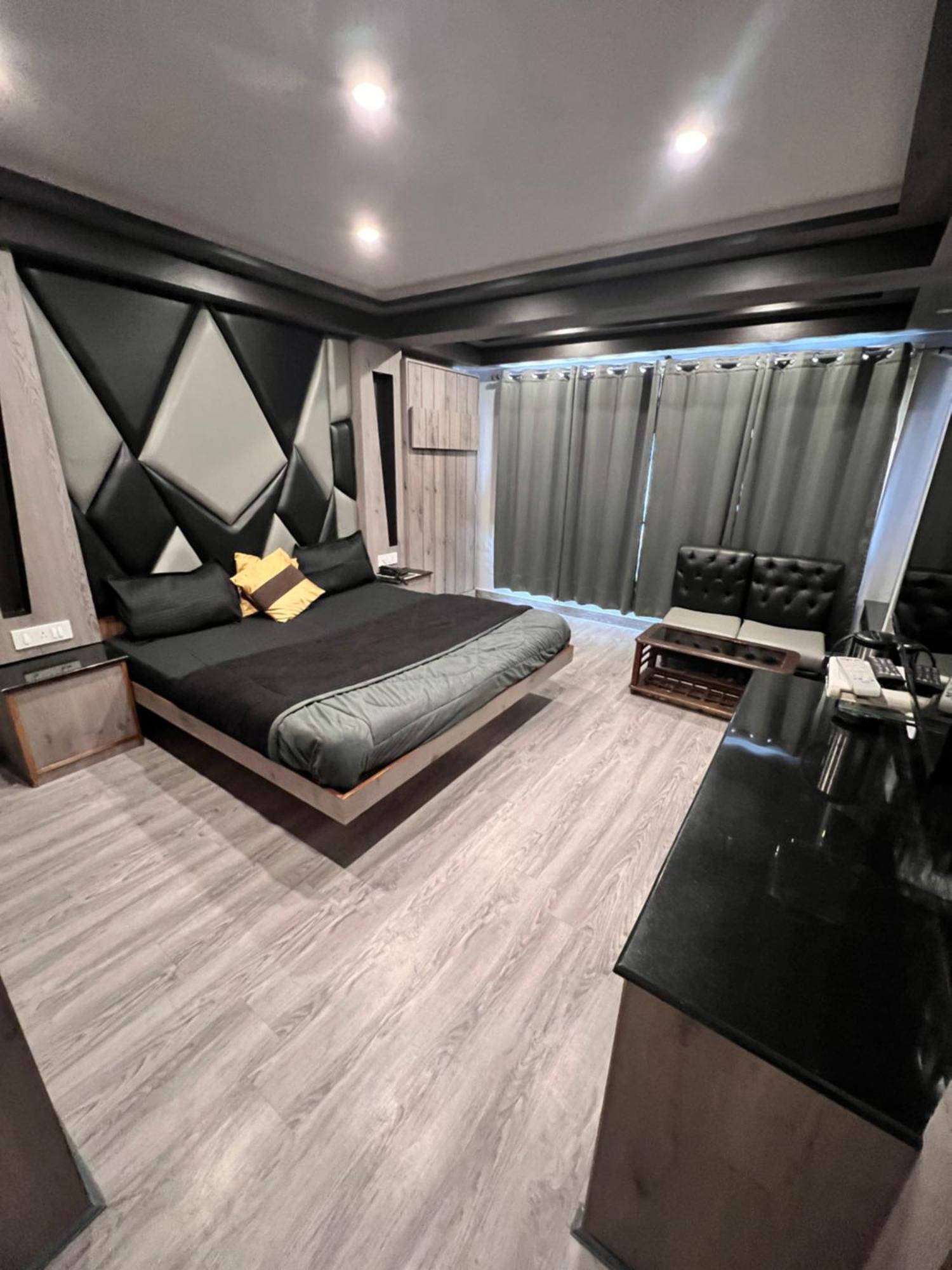 Victory Hotel And Restaurant By Gs Hospitality 심라 외부 사진