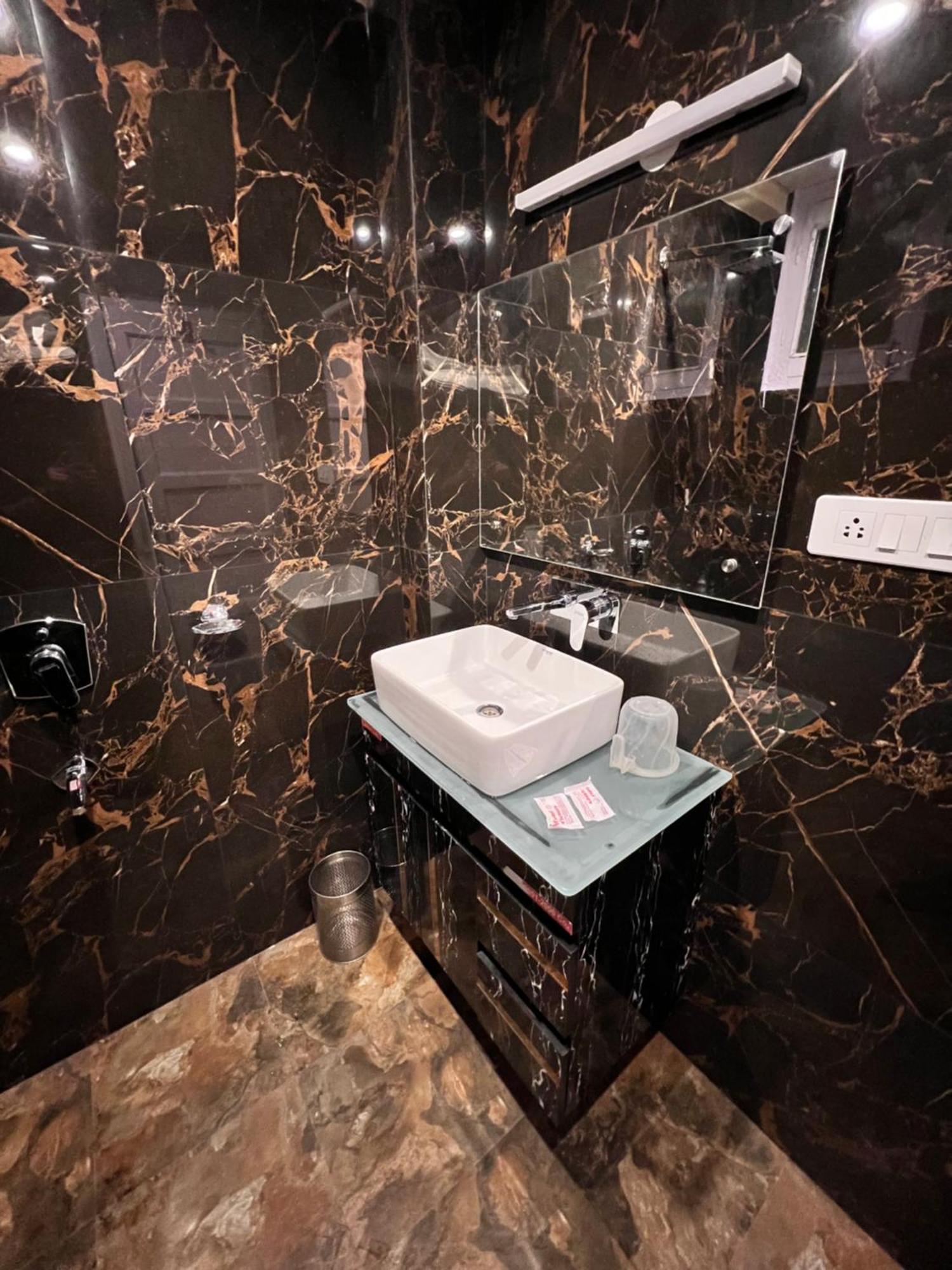 Victory Hotel And Restaurant By Gs Hospitality 심라 외부 사진